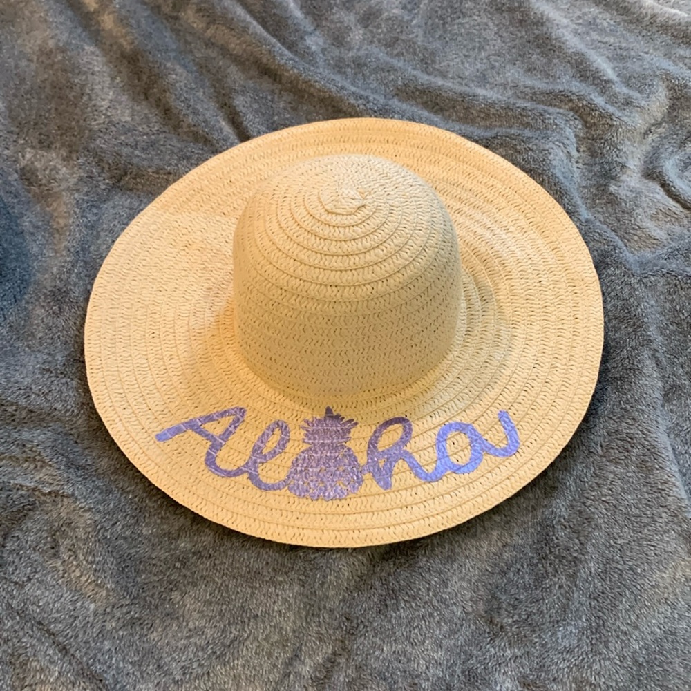 Straw floppy hat